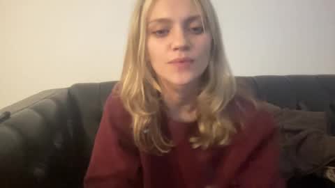 Snapshot of greeneyeddream129 chatting on 15, 12, 2024 mila 3 online show from 15, 12, 2024