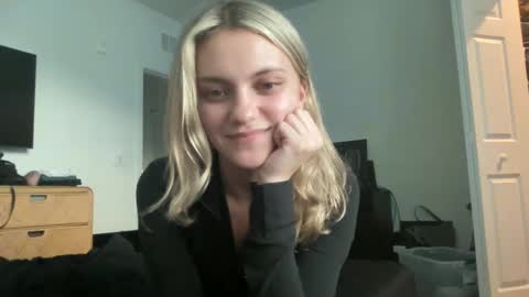 Snapshot of greeneyeddream129 chatting on 31, 12, 2024 mila 3 online show from 31, 12, 2024