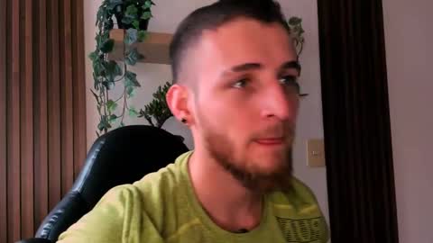 Snapshot of greeneyes_col chatting on 20, 11, 2025 Juan online show from 20, 11, 2025