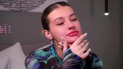 Snapshot of greengazon chatting on 13, 11, 2025 Kelly online show from 13, 11, 2025