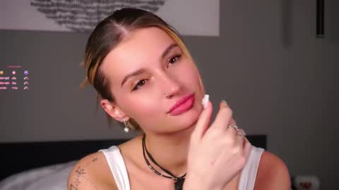 Snapshot of greengazon chatting on 17, 11, 2025 Kelly online show from 17, 11, 2025