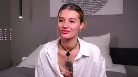 Snapshot of greengazon chatting on 23, 11, 2025 Kelly online show from 23, 11, 2025