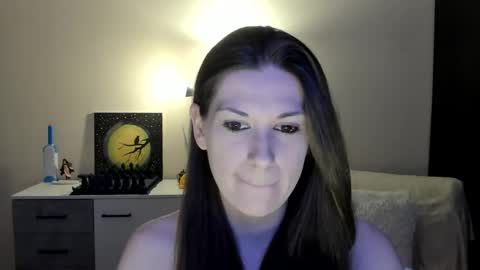 Snapshot of gretamiln chatting on 28, 11, 2025 Greta online show from 28, 11, 2025