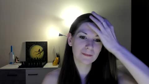 Snapshot of gretamiln chatting on 17, 12, 2025 Greta online show from 17, 12, 2025