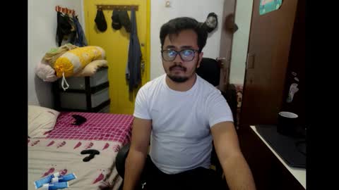 Grey Hardy Slave online show from 17, 12, 2025