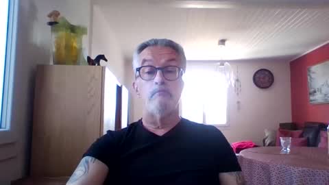 Snapshot of grybear60 chatting on 31, 3, 2026 Grybear online show from 31, 3, 2026