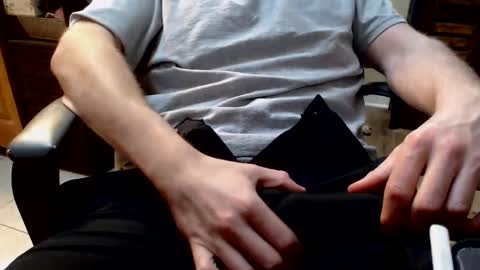 Snapshot of guitarguru420 chatting on 25, 2, 2025 newbies online show from 25, 2, 2025