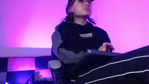 gwenhazel online show from 20, 11, 2025