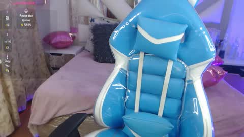 gyal_8_ online show from 14, 11, 2025