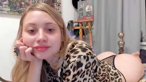 Snapshot of h0ney__bunny chatting on 23, 10, 2025 h0ney__bunny online show from 23, 10, 2025