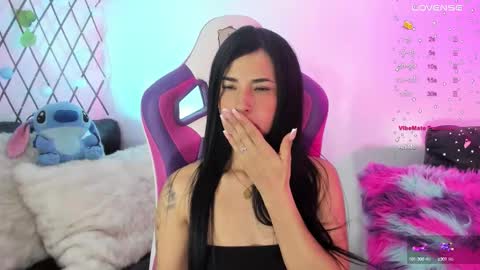 Hadid online show from 9, 10, 2025