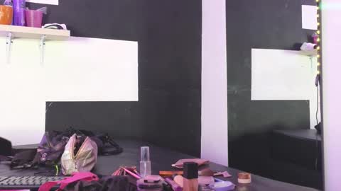 haileycat_ online show from 5, 11, 2025