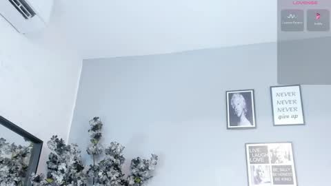 Snapshot of haileystonei chatting on 29, 10, 2025 haileystonei online show from 29, 10, 2025