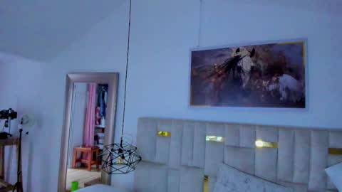 Halie  online show from 26, 11, 2025