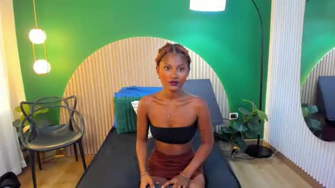 Halley Lorens online show from 26, 9, 2025