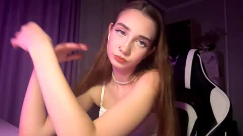 Snapshot of halliemcanaw chatting on 16, 12, 2025 Holly online show from 16, 12, 2025