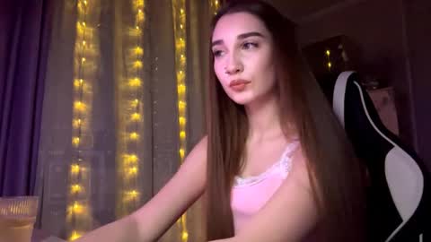 Holly online show from 3, 2, 2026