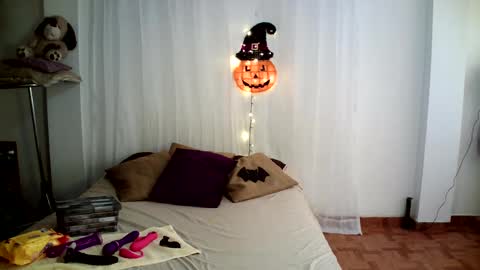 Hanna charming online show from 8, 10, 2025