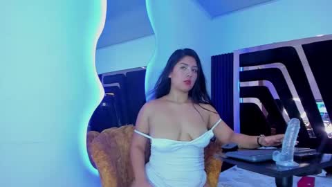 HannaClaire online show from 5, 3, 2025
