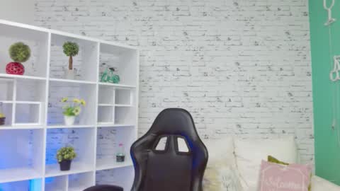 Hannah  online show from 21, 11, 2025