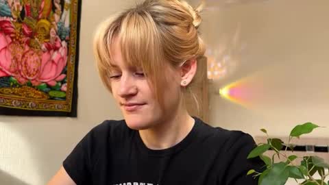 hannah levis  online show from 19, 3, 2026