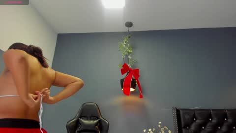 HANNAH MILLER online show from 18, 12, 2024