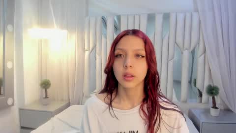 Hanni  online show from 16, 2, 2025