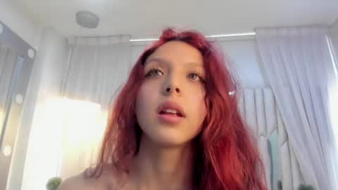 Hanni  online show from 16, 2, 2025
