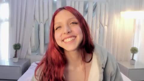 Hanni  online show from 19, 2, 2025