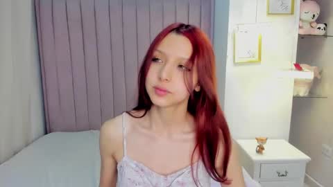 Hanni  online show from 23, 2, 2025