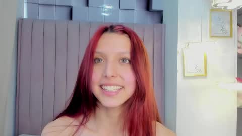 Hanni  online show from 23, 2, 2025