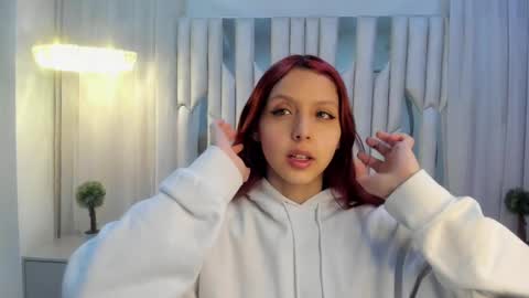 Hanni  online show from 25, 2, 2025