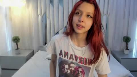 Hanni  online show from 25, 2, 2025