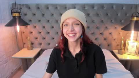 Hanni  online show from 28, 2, 2025