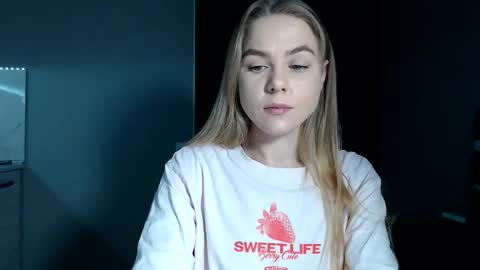 Snapshot of happy_fox_ chatting on 23, 11, 2025 happy_fox_ online show from 23, 11, 2025