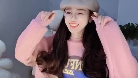 Snapshot of happysweetie168 chatting on 17, 12, 2024 Daisy online show from 17, 12, 2024