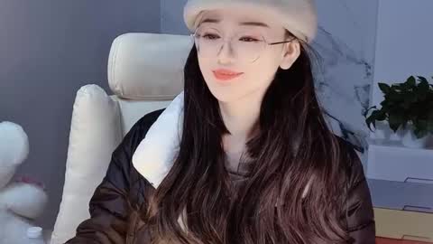 Snapshot of happysweetie168 chatting on 19, 12, 2024 Daisy online show from 19, 12, 2024