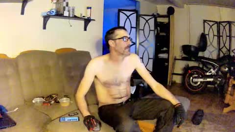 Snapshot of hard4you450 chatting on 18, 11, 2025 ILoveAssHoles online show from 18, 11, 2025