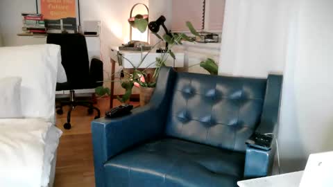 Snapshot of hard_out_here chatting on 15, 10, 2025 Chris online show from 15, 10, 2025