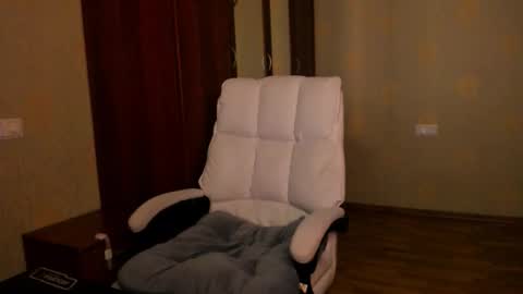 Snapshot of harley_kimm chatting on 13, 11, 2025 Julia online show from 13, 11, 2025