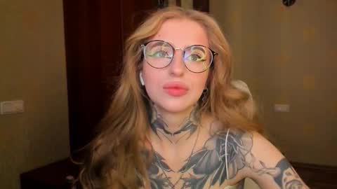 Snapshot of harley_kimm chatting on 14, 11, 2025 Julia online show from 14, 11, 2025