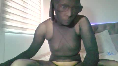 Snapshot of harmony_pantyhose chatting on 23, 11, 2025 Emma online show from 23, 11, 2025