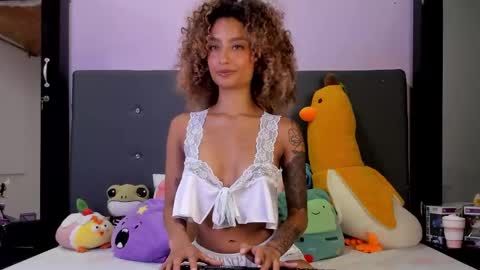 Snapshot of harmonyy_hill chatting on 2, 11, 2025 Harmony Hill online show from 2, 11, 2025