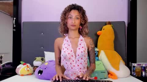 Snapshot of harmonyy_hill chatting on 6, 11, 2025 Harmony Hill online show from 6, 11, 2025