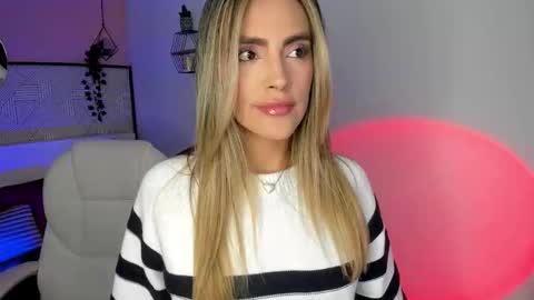 Snapshot of harper_woods chatting on 22, 12, 2025 Harper online show from 22, 12, 2025