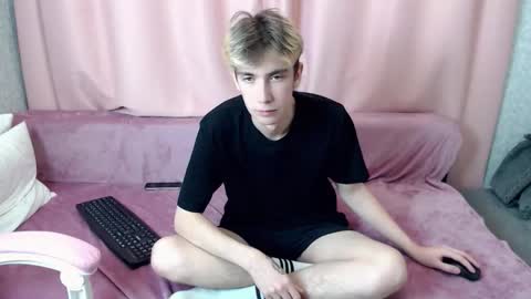 Snapshot of harvey_foster chatting on 1, 11, 2025 harvey_foster online show from 1, 11, 2025