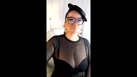 Snapshot of hat_on chatting on 14, 3, 2026 leila online show from 14, 3, 2026