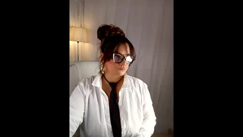 Snapshot of hat_on chatting on 10, 4, 2026 leila online show from 10, 4, 2026