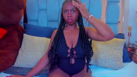 hazel_lanee online show from 15, 12, 2025