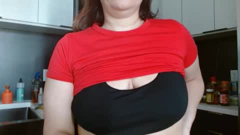 Snapshot of hazel_skye chatting on 11, 10, 2025 Hazel online show from 11, 10, 2025